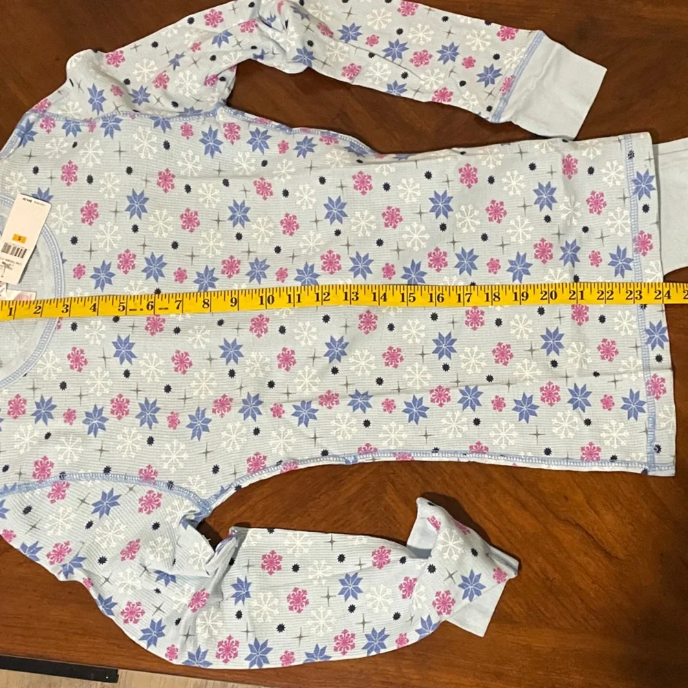 Kids Pajamas with Snowflake and Floral Print